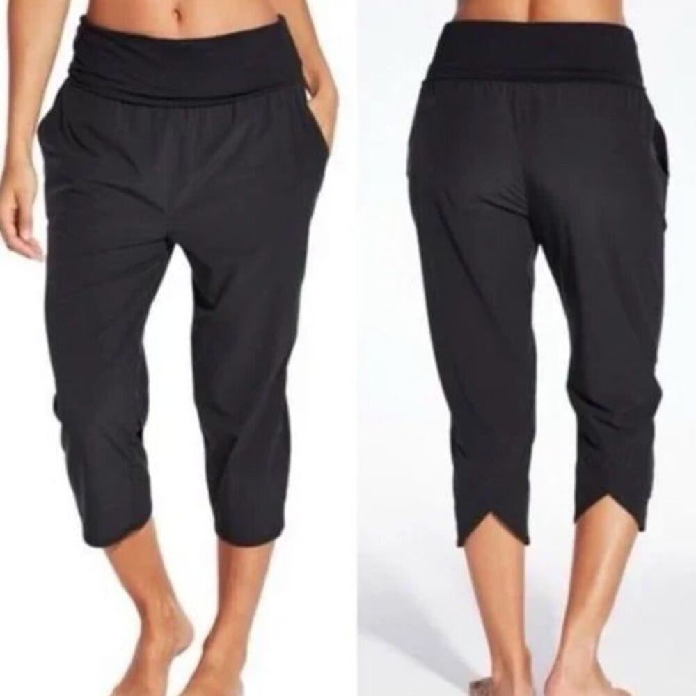 CALIA by Carrie Underwood Women's Anywhere Fold Over Waist Capri Pants Black XS